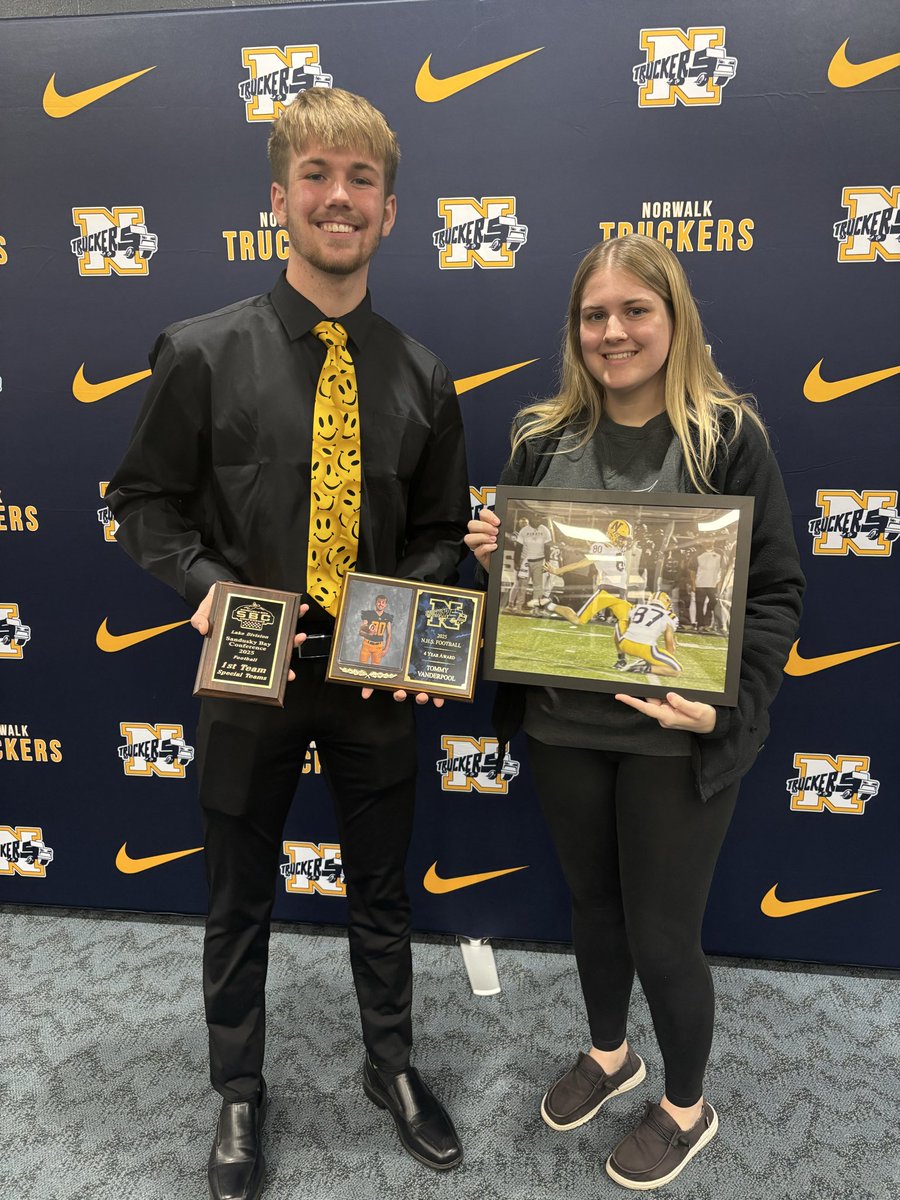 THOMASV1595's tweet photo. Awards banquet tonight. Received my 4th year letter, 1st team All-Conference, and 1st team All-district!
Thank you to my coaches, teammates, community, teachers, family, and friends for all the support throughout the past 4 years!
@D_Madden_Punter @thekickingcoach @TruckersFB https://t.co/wOkHekiIBu
