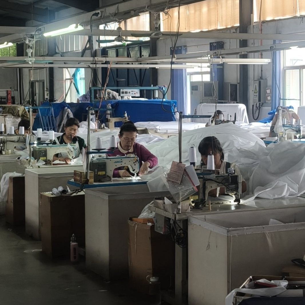 mirohometextil's tweet image. Ever wonder how our premium shower curtains &amp;amp; medical partitions are made? ✨ Step into our workshop where every stitch tells a story of precision &amp;amp; care!  #CustomTextiles #ShowerCurtainDesign #FactoryDirect