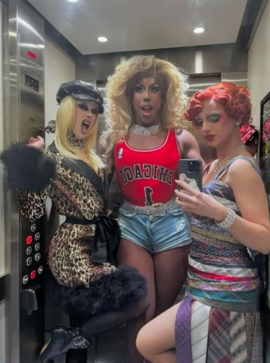 blushdion's tweet photo. welcome to BUTTTOOTKINGDOM a twitter community to uplift queens, have fun, and to make friends.
come hang and chat!! i want butttootking friends.
#suzietoot #koriking #lydiabkollins https://t.co/DkCrd7Amua