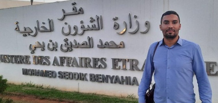 #بيان
بسبب كثرة التبليغات فقدت القدرة على الدخول لحسابي السابق وبسبب نسياني لكلمة مرور البريد الإلكتروني المربوط بالحساب ودعته بشكل نهائي

الرجاء منكم مساعدتي في دعم هذا الحساب التي سيكون وسيلتي لمواصلة نشاطي.

ولا غالب إلا الله