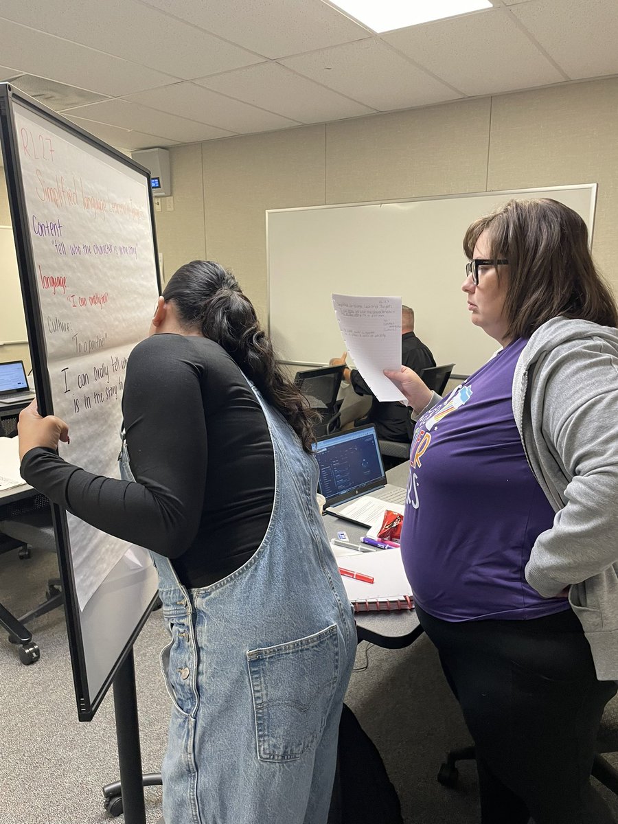 JoseMedinaJr89's tweet image. Our team member, @MargaMarshall, facilitated #C6BiliteracyFramework PD for #duallanguage teachers in Antioch USD!  Thanks for your continued commitment to strong biliteracy instructional systems! #California
