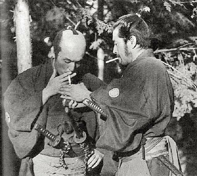 tatsunoritoku's tweet photo. 仲代達矢さん死去。「椿三十郎」撮影時の三船敏郎さんとの写真よすぎる https://t.co/lWTy1nFyvv