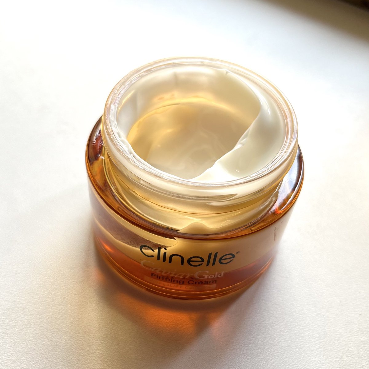 harga emas lagi naik, tapi Clinelle CaviarGold Firming Cream malah ngasih kandungan Emas + Caviar di moisturizernya 😭

tadinya mau aku gatekeep .. tapi takut nanti sold out duluan.