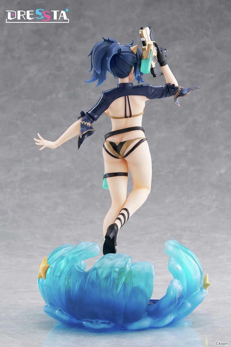 📢予約受付中📢
『#DRESSTA #kson 』
￣￣￣￣￣￣￣￣￣￣￣
水鉄砲を片手にやんちゃな仕草ではしゃぐ姿を水着衣装で立体化⛱️

✅予約受付期間
2025年11月25日（火）まで
✅詳細
taito-goods.jp/shop/g/g801011…

#ドレスタ