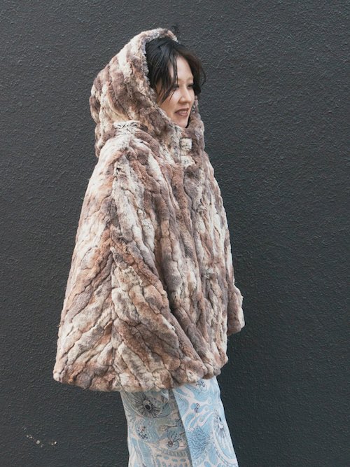 ルミロック フード付マント オオカミ ブラウン