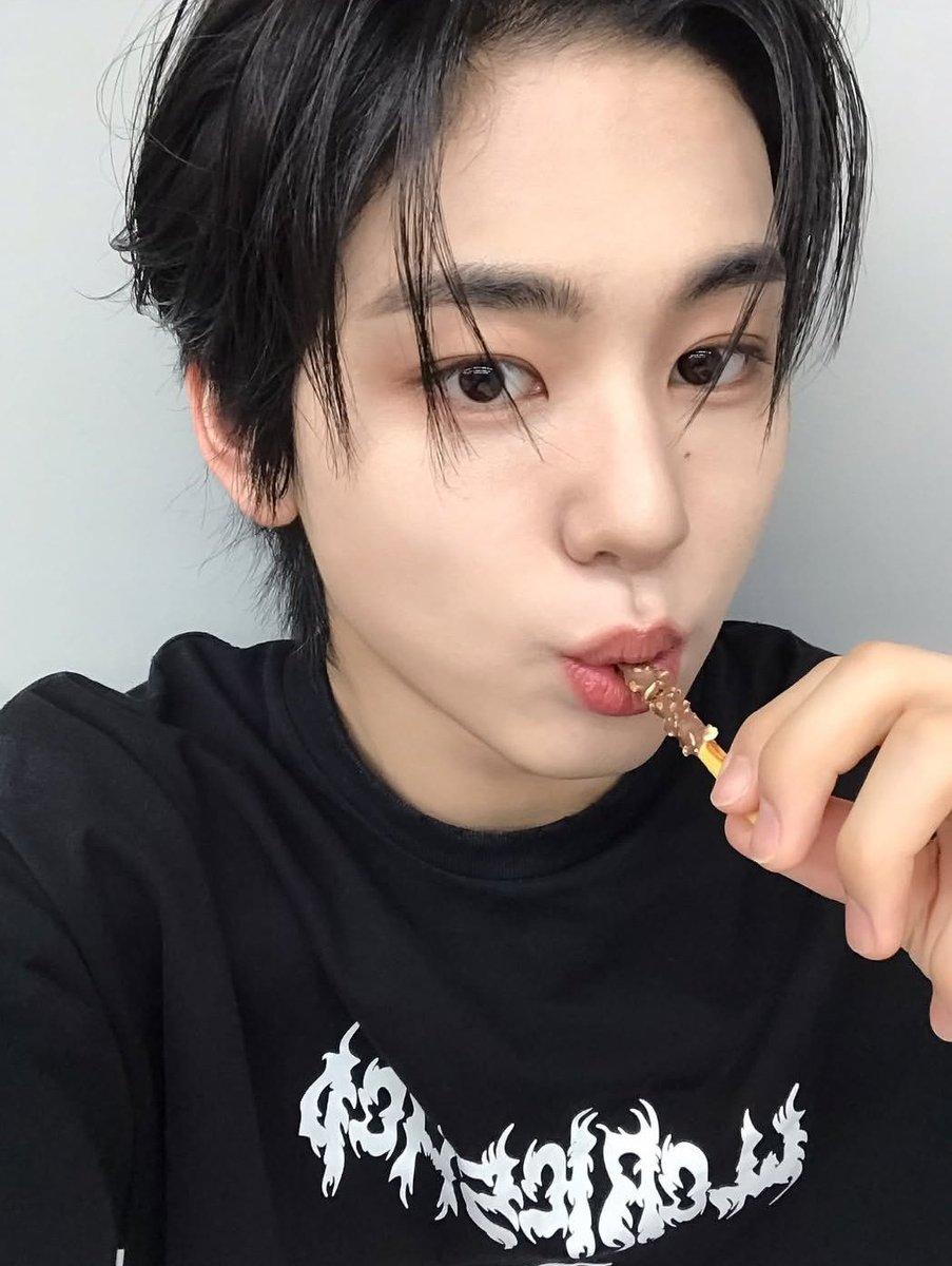rensho_o's tweet photo. aku masih nungguin km ren https://t.co/TMwbgCypGd