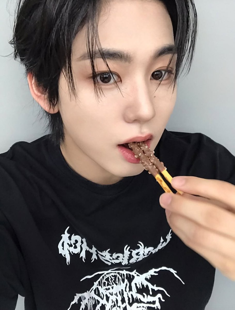 rensho_o's tweet photo. aku masih nungguin km ren https://t.co/TMwbgCypGd