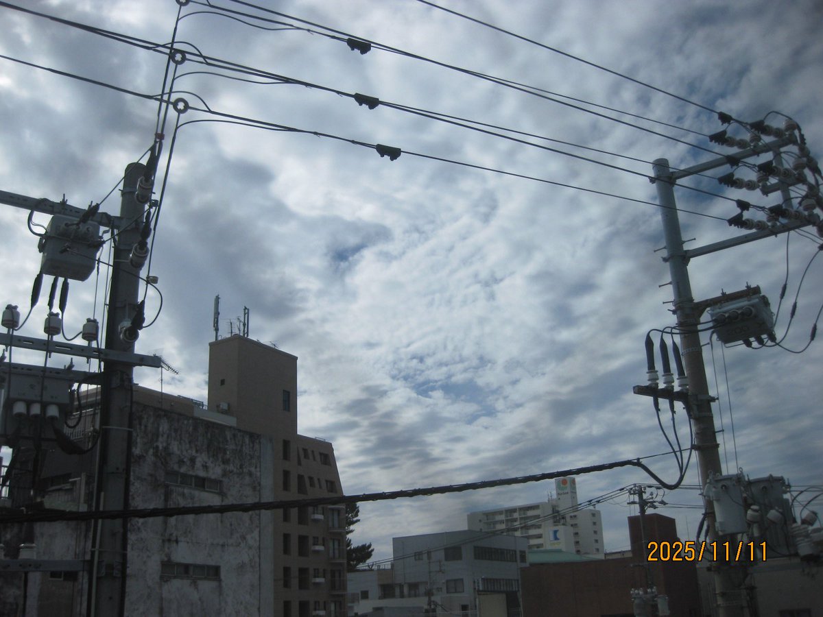 休憩室の窓から
コンデジで撮ってみた^_^

#IXY DIGITAL 95 IS