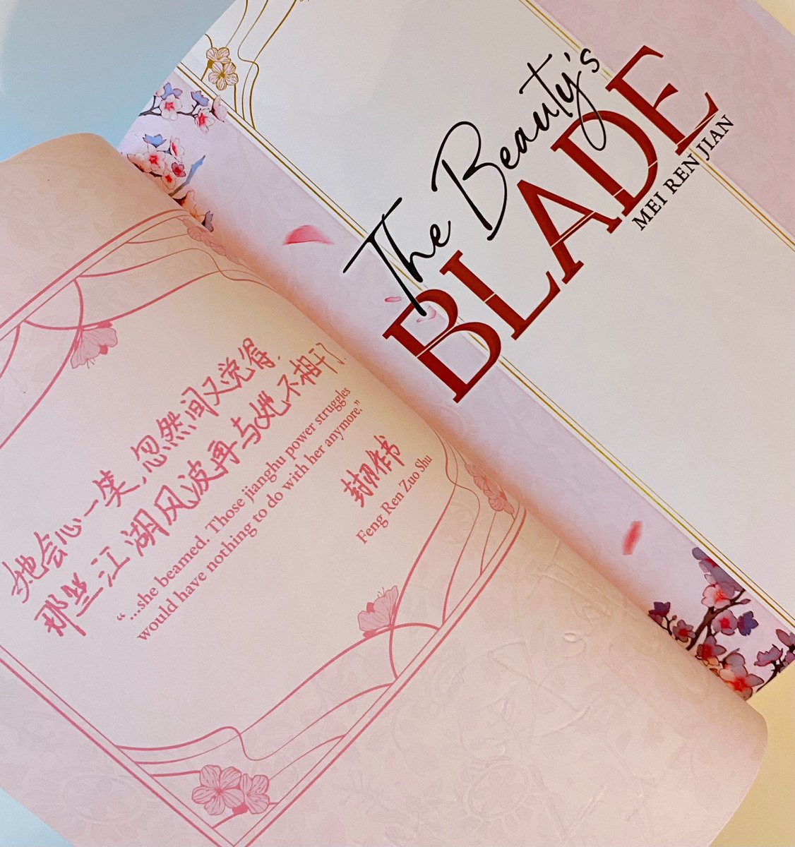 88kumo's tweet image. THE BEAUTY’S BLADE IS HERE AAAAAA EASILY ONE OF THE PRETTIEST BOOKS EVER