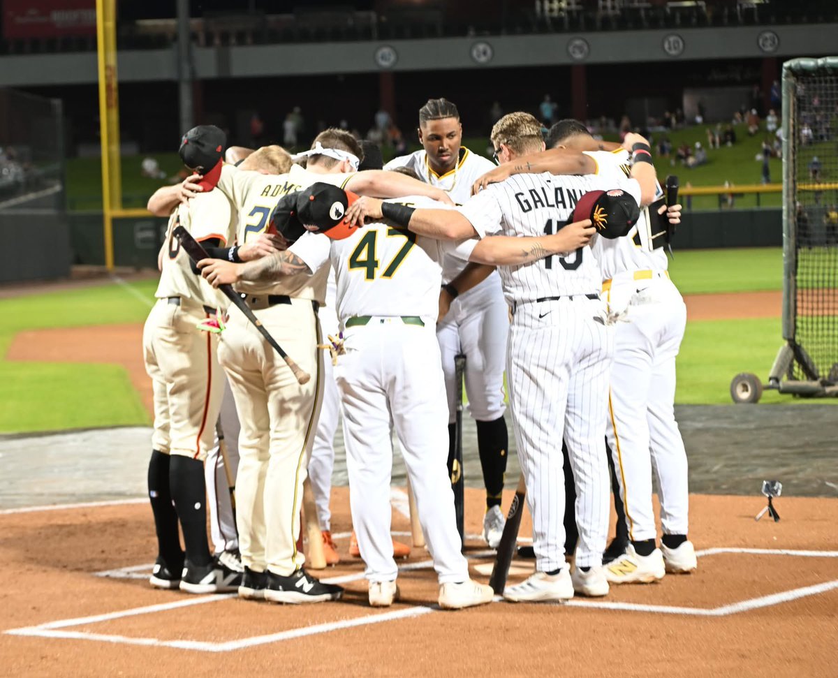 justwick's tweet image. Back Home 🌵

Thank you so much, @MLBazFallLeague — and these eight gentlemen that put on an absolute show ❤️