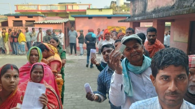 बिहार विधानसभा चुनाव अपडेट 🚨

पहले चरण की ऐतिहासिक वोटिंग ने नया इतिहास रच दिया 

अब दूसरे चरण में जनता फिर वही जोश और वही उम्मीद के साथ उतरी है, 

बिहार में न्याय, रोजगार और सम्मान का समय आ गया है।

तेजस्वी यादव के नेतृत्व में महागठबंधन जनता की उम्मीदों का प्रतीक बन चुका है।
अब