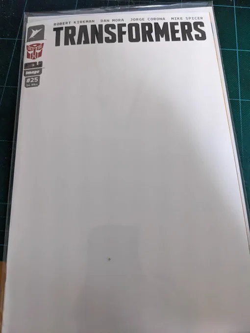 ジャパコミのコミッション制作過程です。今回はブランクカバーというものに挑戦。ぜんぜん知らなかったのですがアメコミの表紙の絵が空白になったものだそう(画像1)直接シャーペンで下描き。思ったより描きやすいです(画像2)ドローイングペンでペン入れ(画像3)この後着色して会場でお渡しします 