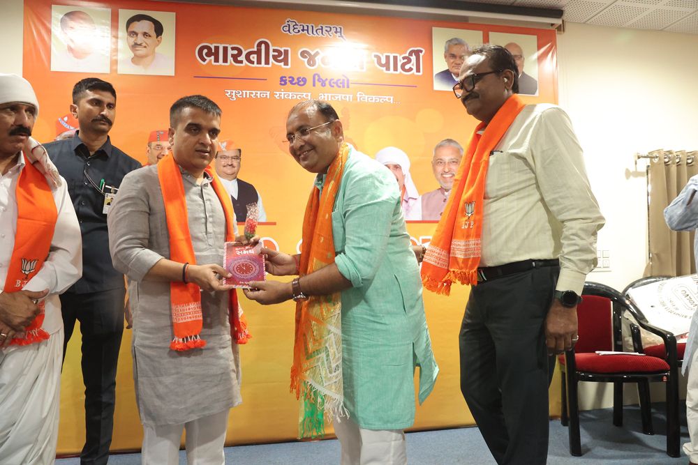 vikashrajgor's tweet image. કરછ કમલમ પર ગુજરાત રાજ્ય ના નાયબ મુખ્યમંત્રી શ્રી હર્ષભાઈ સંઘવી સાહેબ ને અભિવાદન કરી શુભકામના પાઠવી