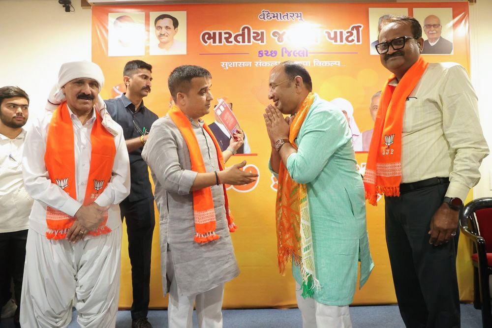 vikashrajgor's tweet image. કરછ કમલમ પર ગુજરાત રાજ્ય ના નાયબ મુખ્યમંત્રી શ્રી હર્ષભાઈ સંઘવી સાહેબ ને અભિવાદન કરી શુભકામના પાઠવી