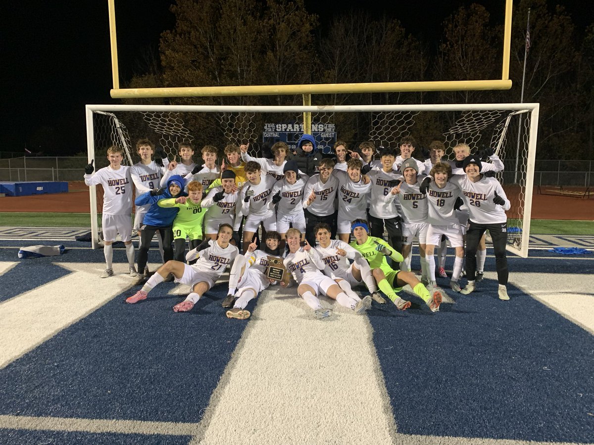 howellsoccer's tweet photo. V boys bring home the district title with a hard fought 2-0 win vs a very good &amp; talented FHC side. ⚽️’s Massey &amp; Van Sciever off of Martin &amp; Massey assists. Flick and the back line of Lederle, Reyling, Bange, 
Schwarz, Scheller, &amp; Tipton with the S/O after some gritty work. https://t.co/xhlN3bxlli