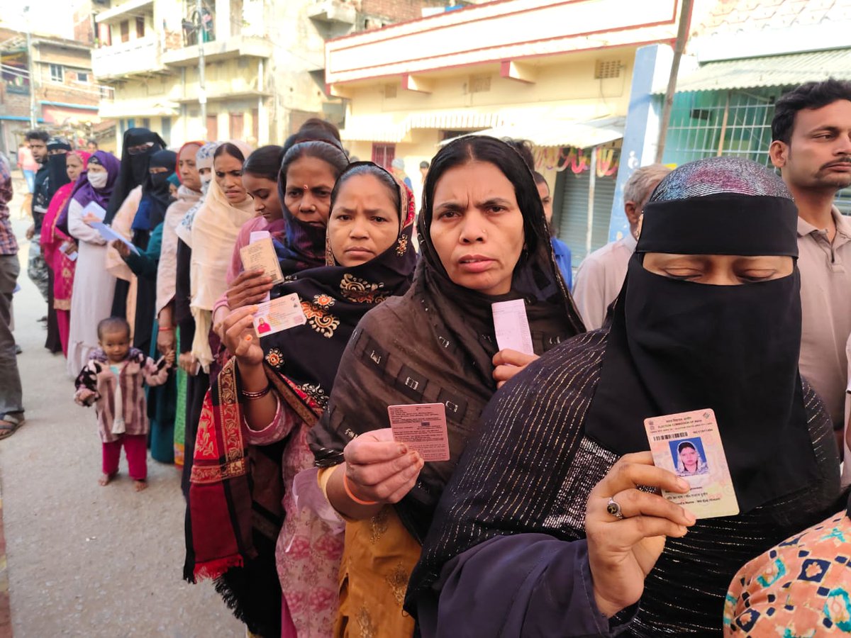 ArngDistrict's tweet image. 🔥 औरंगाबाद बोले – वोट हमारा, गर्व हमारा! 🇮🇳
🗳️ “हर वोट पड़ेगा, इतिहास बनेगा!” 💪
चलो निकलें मतदान केंद्र की ओर —
बिहार में अव्वल बनाना है! 🌟
#AurangabadVotes #MatdaanMahotsav #BiharElections2025 #VoteForChange
@CEOBihar @ECISVEEP