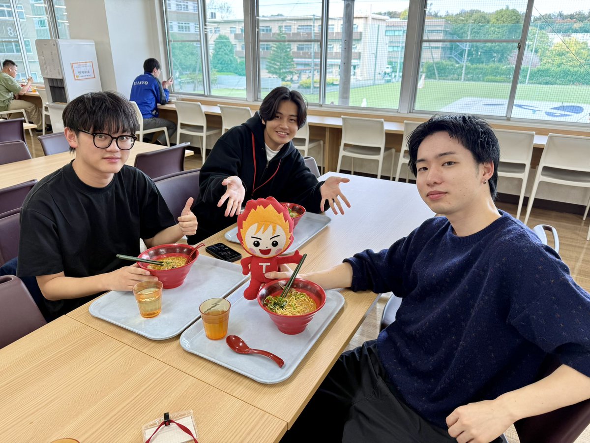 Teikyo_tibo's tweet image. 今日のTFTは🌶️麻辣湯だボーッ！
蔦友館食堂にて永井ゼミが提供しているボーッ！寒い日にぴったりのメニュー！ぜひお試しくださいボ！😋🍜
#帝京大学 #八王子キャンパス #tablefortwo #麻辣湯 #学食 #sdgs
