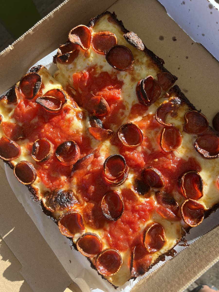 EatTheWorks's tweet photo. Hi Tide pop up #detroitstylepizza #eattheworks https://t.co/69msPkRJBb