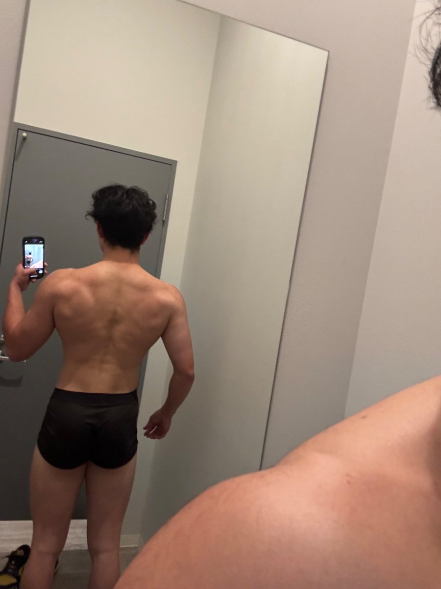 hinamorisandake's tweet photo. デッドリフト180キロの背中💪
目指せ200キロ https://t.co/R6IdF7OZ2z