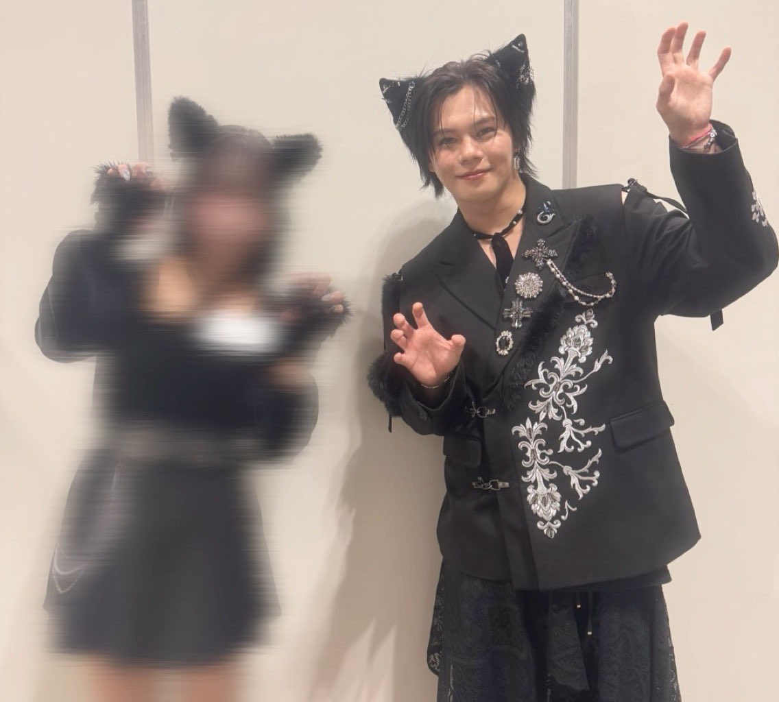 kits___tt2's tweet photo. 超特急NINE LIVES ツーショ♩♩♩✮

カイくん幸せな時間をありがとう꜀^. ̫.^꜆
未だに足閉じれないのなんで…😾 https://t.co/Sq05ifDy0q