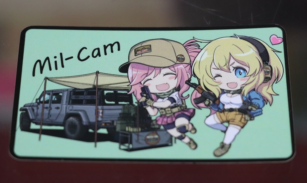 ミリキャン2025まで２週間切りました
今の所天気は大丈夫🙆‍♂️
事前申請は今週土曜15日まで‼️
※参加上限にならなければ当日申請可能

恒例の参加者
＼プレゼントステッカー／
が仕上がりました、今回は■ール〇ン？🫣

またミリキャンのマスコットキャラステッカーも当日本部で限定100枚販売します