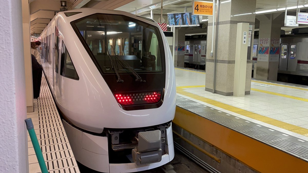 東武スペーシアX。