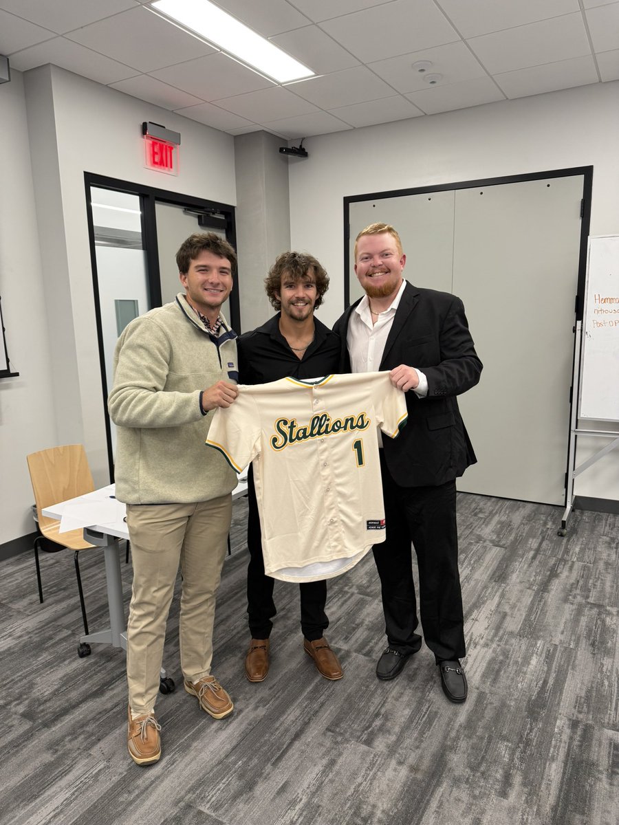 ABACBaseball's tweet image. Tonight was our fall World Series draft. A lot of exciting things going on with this team! The first overall pick was @drewhurst6 for the Lumpkin/Dallas team and then the first pick for the Jordan/Cash team was @BillyGirgis exciting games ahead. Congratulate these guys and teams.