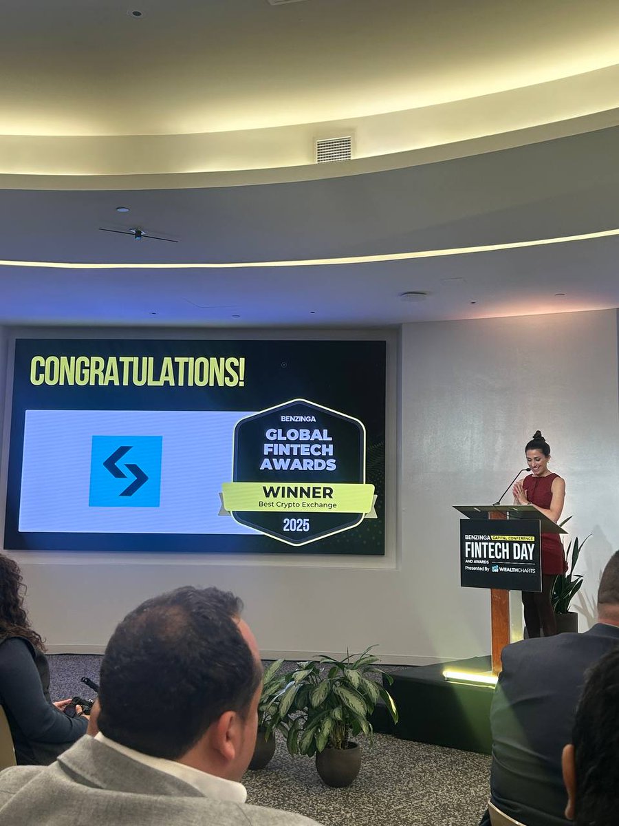 GracyBitget's tweet image. Guess who just took home the &quot;Best Crypto Exchange&quot; award? 🏆

That&apos;s right! @Bitget has been recognized by @Benzinga , a major force in traditional finance media.

This isn&apos;t just a win; it&apos;s a statement. We&apos;re setting the new standard. 💪The future is here! UEX is here!…