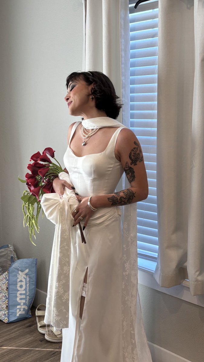 allyson_dill15's tweet photo. an entire 24 hours of being married and I couldn’t be filled with more joy and appreciation for everyone who helped make it happen so perfectly <3 https://t.co/eo5DxNK5pD
