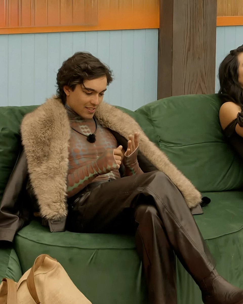 MasFarandulaOf's tweet image. Sergio Mayer Mori por fin se arregló para una gala de #LaGranjaVIP

¿Lo prefieres así o que se quede como estaba antes?