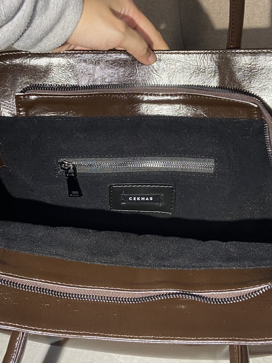 fallmarigold's tweet photo. WTS CEKHAS Brenna Big Bag in brown

Really good condition (1x pakai) 

🔖 Sell 450K (nego) 
Buy 540K

What will you get: 
• Brenna big bag [40x30x12] 
• Brenna sling bag 
• Brenna mini pouch 
• Bag Strap 
• Dust Bag 
• Box 

❗FREE BAG ORGANIZER

More details DM ya guys! https://t.co/Snk6qwPEE6