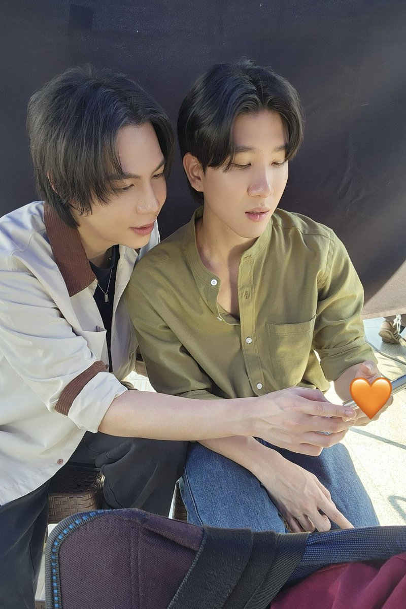 โทรศัพท์เครื่องใหม่มันหนักอ่ะเนอะ เลยต้องมีคนช่วยถือ 😌 #CatForCashQ19

#CatForCash
#GMMTV