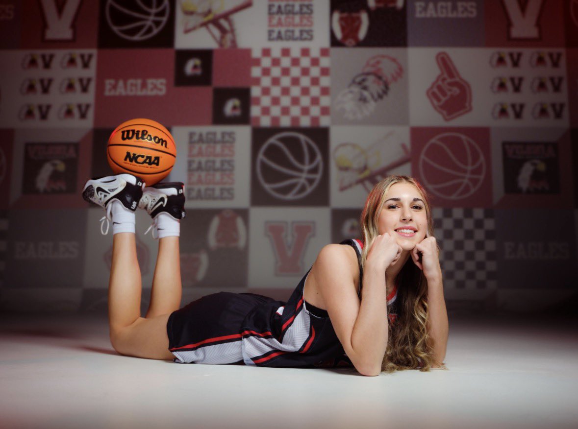 LSeiver11's tweet photo. media day pics im so excited for the season to start this Thursday at Bryant!
@nbnbball
@VictorPurifoy
@ARBballRankings
@ProspectShowcse https://t.co/9LKKIIRdyE