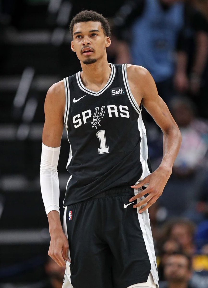 TheHoopCentral's tweet image. VICTOR WEMBANYAMA TONIGHT:

38 POINTS
12 REBOUNDS 
5 ASSISTS 
5 BLOCKS
11/19 FGM
6/9 3PM
10/10 FTM
+15 +/-
36 MINUTES