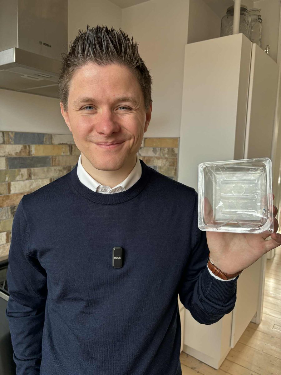 Godmorgen. Hvor meget af den bøtte her tror du rent faktisk ender som ny plastik til mad? ♻️

Jeg tror svaret vil overraske dig. For vi hører tit, at mere køkkensortering er vigtigt, fordi kvaliteten af plastikken bliver så god, at vi kan genbruge mere plastik til mad.

Derfor