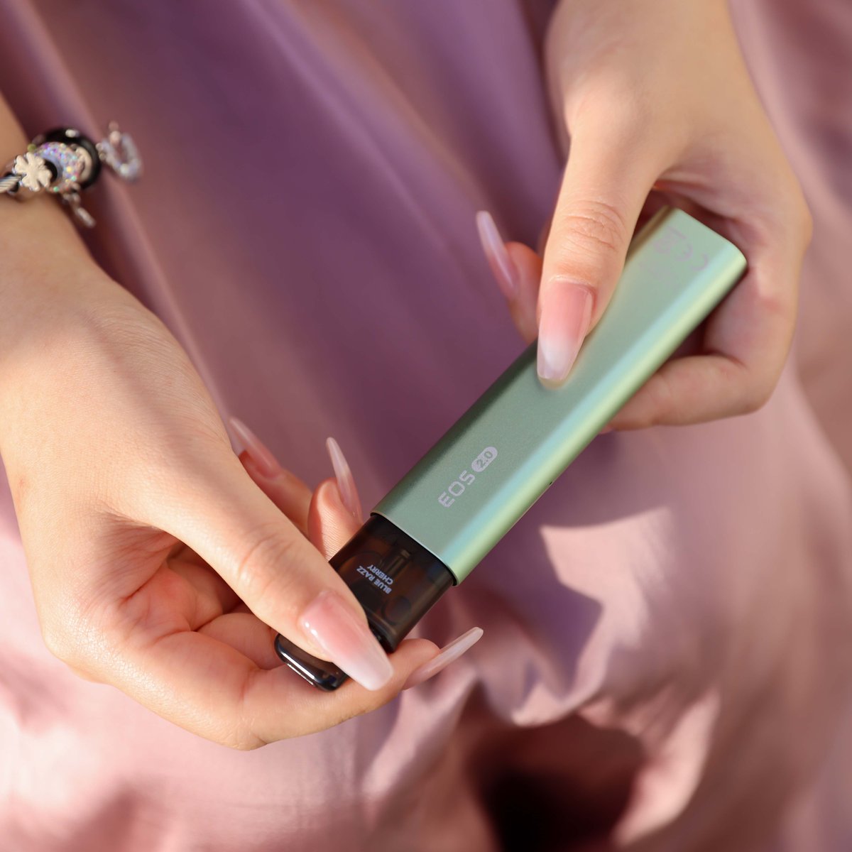 Rachelliu_hqd's tweet image. Less talk. More style.
EOS 2.0 — minimalist design, maximum impact.

#HQDEOS2 #HQDOfficial #VapeInStyle #HQDStyle #HQDGlobal #ModernVape