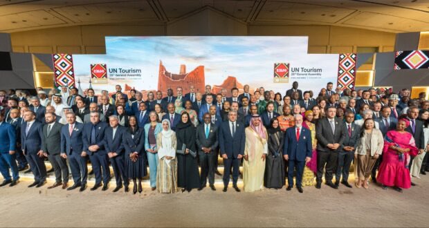 وزير الإعلام والثقافة والسياحة يشارك في المؤتمر العام السادس والعشرين لمنظمة الأمم المتحدة للسياحة بالرياض

الرياض – سبأ –
شارك معالي وزير الإعلام والثقافة والسياحة الأستاذ معمر بن مطهر الإرياني،
<a href="/ERYANIM/">معمر الإرياني</a>
 ومعه سعادة السفير أوس العود، سفير بلادنا لدى مملكة إسبانيا والممثل الدائم