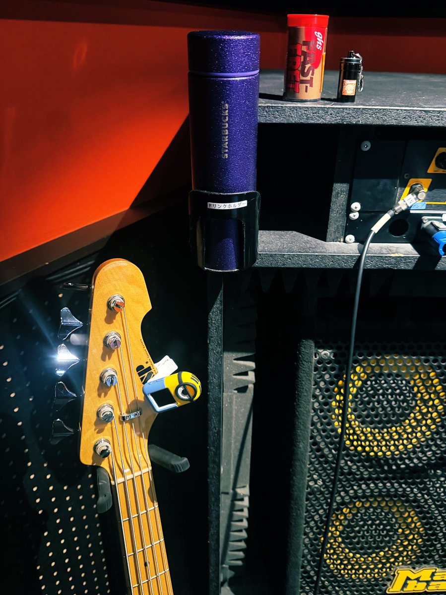 SCARSOFMOMENT_B's tweet image. 今日は #ベースの日
 
ベースのお陰、バンドのお陰で
色んな出逢いがあって
楽しいことや嬉しいことが
たくさん₍₍ ᕕ(´ ω` )ᕗ⁾⁾

出逢ってくれた皆々様
ありがとう🐰🫶

機種変して写真が無いので
この前のスタジオの写真を！

これからもよろしくだよ💜