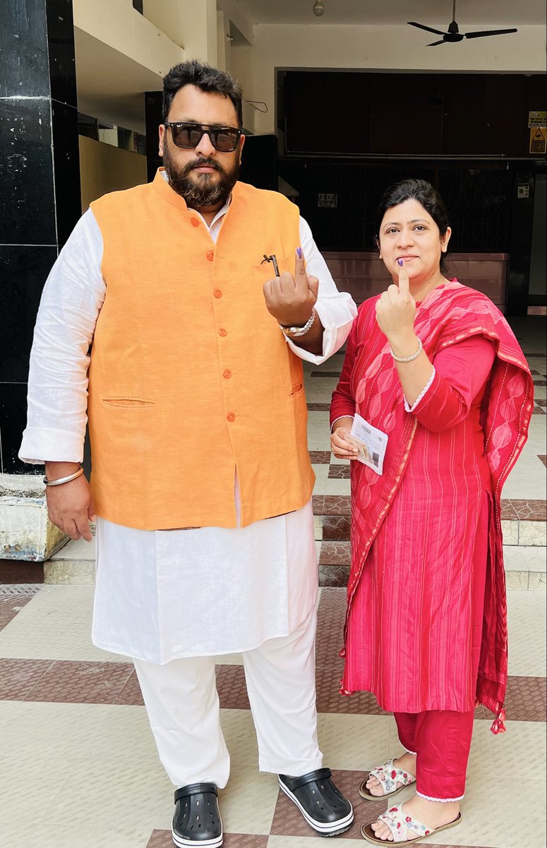 आज मैंने बिहार विधानसभा चुनाव 2025 में अपना वोट डाला। यह सिर्फ एक वोट नहीं, बल्कि हमारे भविष्य, हमारी आवाज़ और हमारे अधिकार की अभिव्यक्ति है।

आप सभी से निवेदन है — घर से बाहर निकलें, मतदान केंद्र जाएँ और अपने वोट का प्रयोग करें।

#VoteForBihar #BiharElections2025 #मतदान_महापर्व