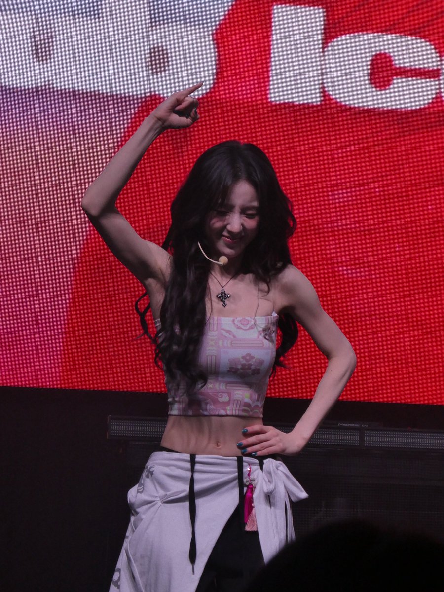 rbnkimm's tweet image. Jeon HeeJin the woman u are 🩷 #HeeJin #ARTMS #전희진 #아르테미스