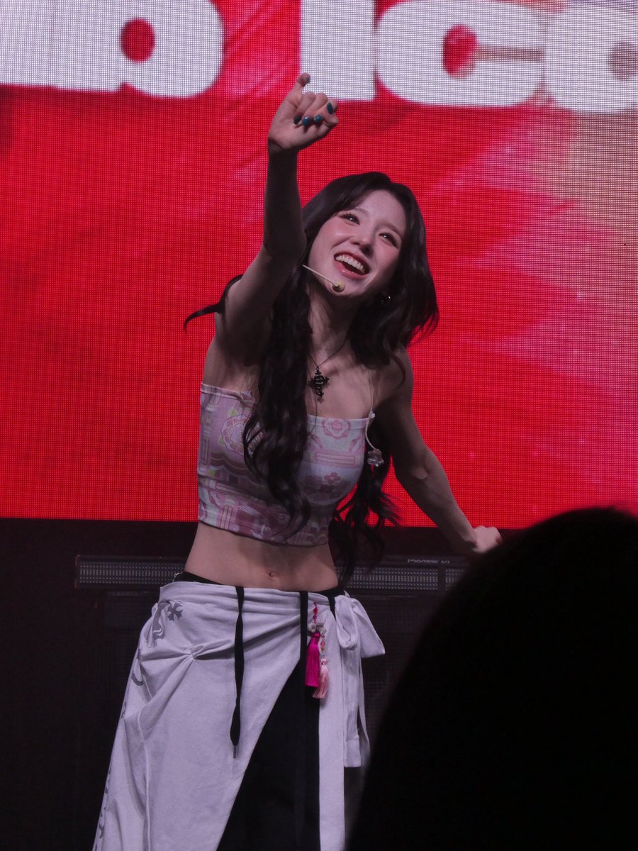 rbnkimm's tweet image. Jeon HeeJin the woman u are 🩷 #HeeJin #ARTMS #전희진 #아르테미스