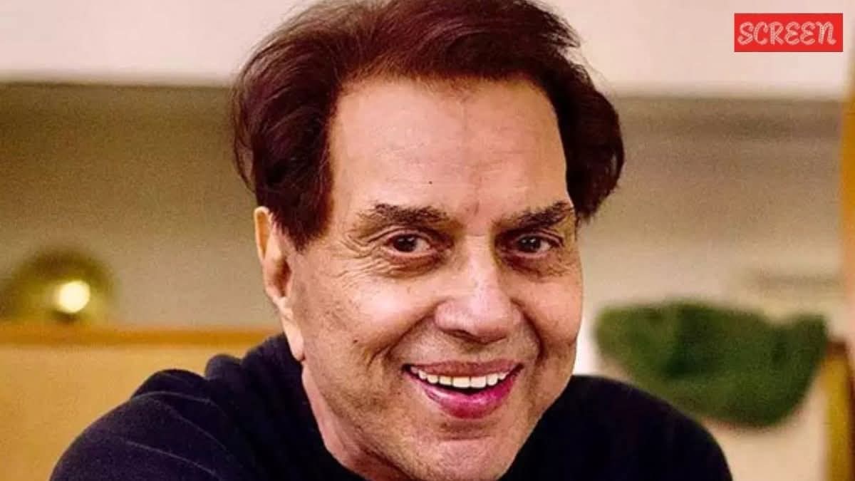 दिग्गज अभिनेता धर्मेंद्र का निधन हो गया है। 89 साल के एक्टर को सोमवार को सांस लेने में तकलीफ होने के चलते ब्रीच कैंडी अस्पताल में भर्ती करवाया गया था, जहां हालत स्थिर न होने पर उन्हें वेंटिलेटर पर रखा गया था।
#Dharmendra #Bollywood #RIP