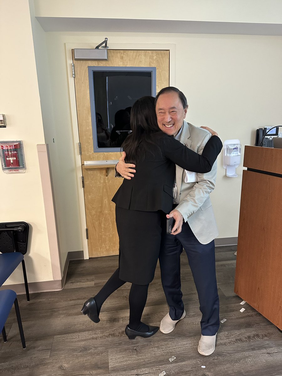 Honored to present a GI bleeding case and learn from <a href="/DrYHuang/">Yuting Huang, MD, PhD</a>, the legend alumni of <a href="/ummidtownim/">UMMC Midtown IM Residency</a>, who accomplished research fellowship training at Hopkins during residency. Seeing their reunion is so heartwarming. “Midtown is my home” and she truly speaks for all of us! 🥹❤️