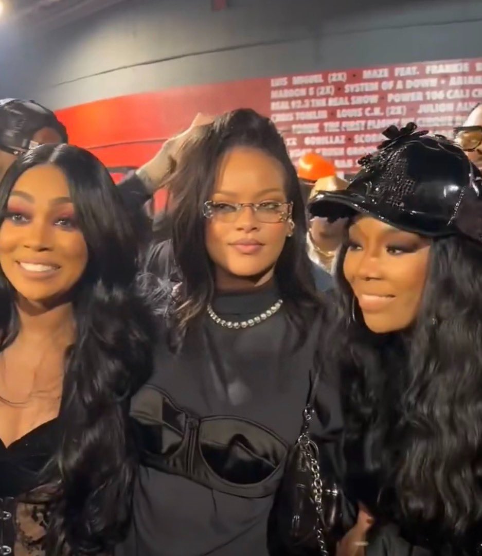 StyleWatermelon's tweet photo. Rihanna Brandy and Monica https://t.co/IGKFRQ7kg7