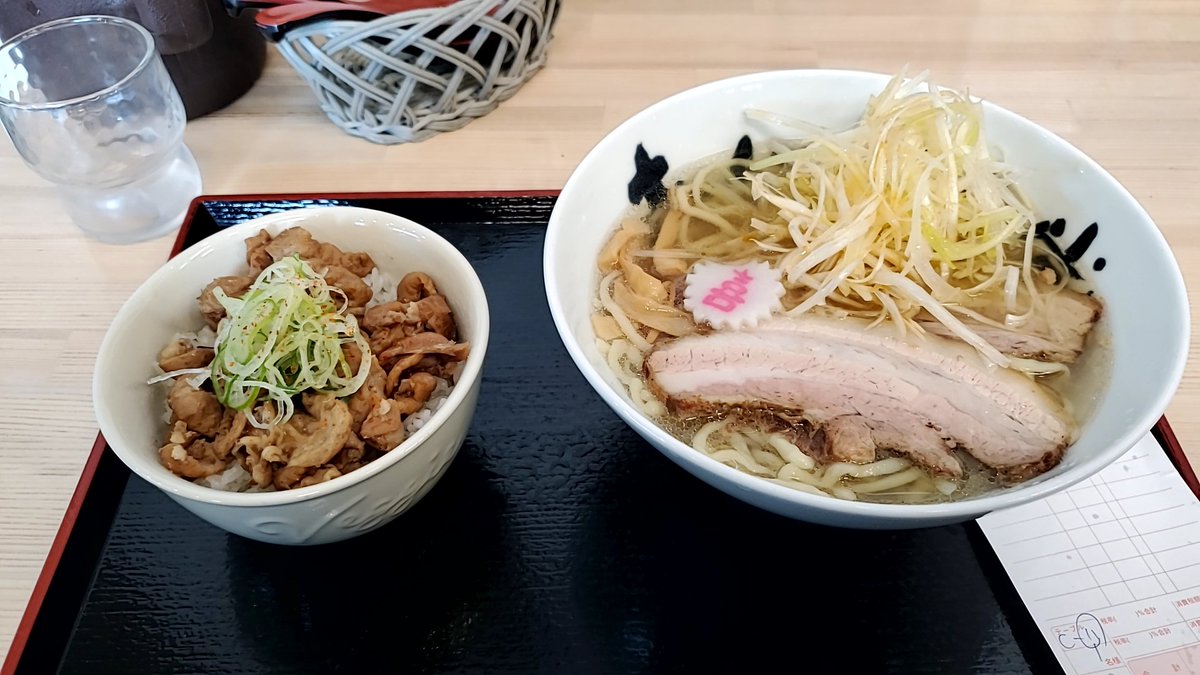 pu_pu_xd's tweet photo. なんか晴れた桧原湖と
ラーメンと鳥モツ丼！
うまい！ https://t.co/WygUa0A4Fv