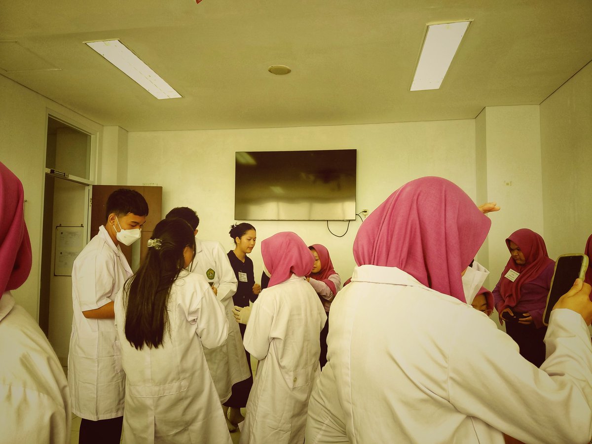 dafthered's tweet image. today praktikum!