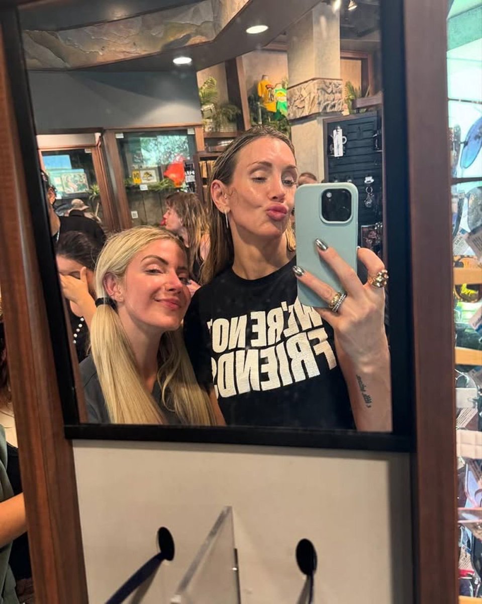 Ms_Feb3_Flair's tweet image. Their reign as tag team champions is over, but their friendship will prevail despite everything! 😭❤️

@MsCharlotteWWE  @AlexaBliss_WWE #AOC