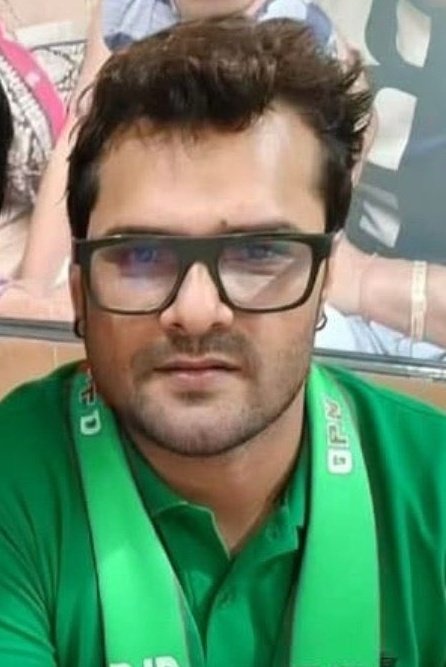 ये सब डॉक्टर है...
मतलब जितना पढ़ा लिखा उतना बड़ा कट्टरपंथी.. दहशतगर्द..!

हमारे वाले चार अक्षर पढ़ने या थोड़े पैसे आते ही खेसारी लाल यादव बन जाते है।🙂‍↔️
#RedFort