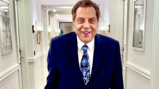 sudeshnapanda's tweet photo. #BREAKING 
Actor Dharmendra passed away today at the age of 89 at Mumbai's Breach Candy Hospital 
#rip 
#DharmendraDeol https://t.co/IXCoxVNO3V