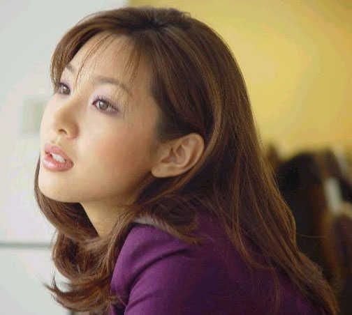 김민선씨 님은 그냥 출연한 영화들이 쳐 망해서 아무도 안불러주는거에요.... 대역 안 쓰고 본인이 직접 벗어서 겨우 300만 넘긴게 님 최고 기록입니다.~ 남에 이름 이제 돌려주시고 본인 이름 쓰세요~ 이분이 김규리지 왜 니가 김규리인데요 세상 살다 이름까지 뺏어사는 사람은 니가 처음임~